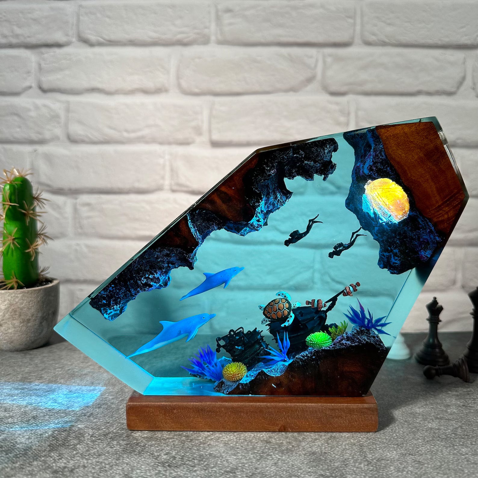 Ocean Resin Lamp – Handmade Dolphin & Sea Turtle LED Night Light with Wooden Base