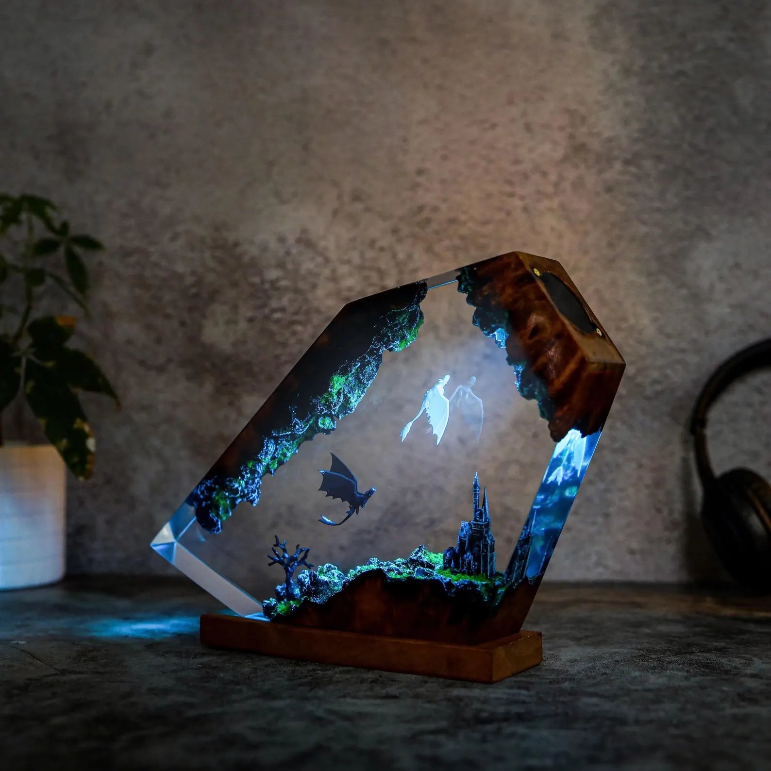 Dragon Diorama Epoxy Lamp – Handmade Toothless Inspired LED Night Light & Fantasy Desk Decor
